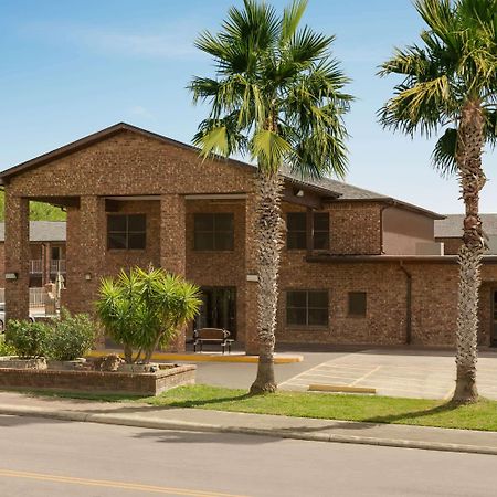 Super 8 By Wyndham Universal City Luaran gambar