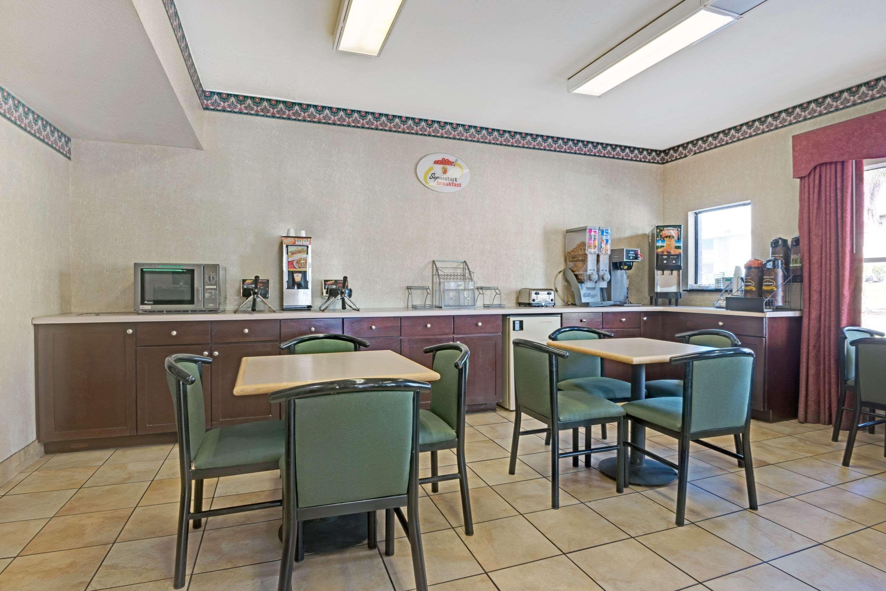 Super 8 By Wyndham Universal City Luaran gambar