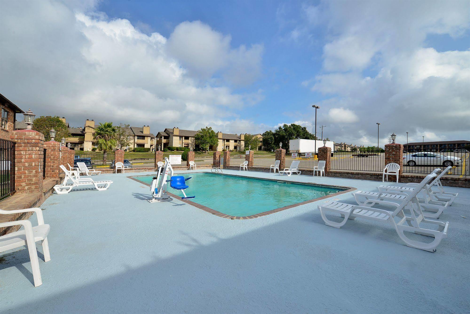 Super 8 By Wyndham Universal City Luaran gambar